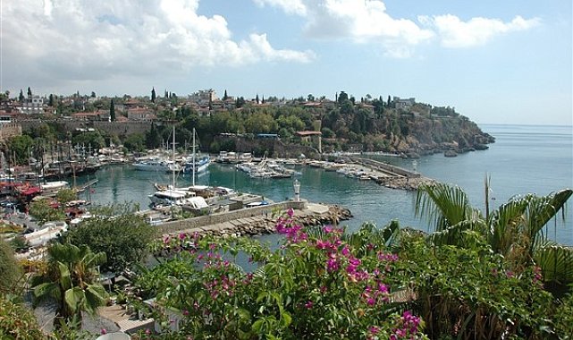 Büyükelçi Erkhov’dan Antalya’ya ziyaret
