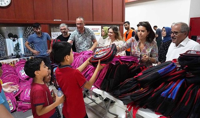 Çayırova'dan kırtasiye yardımı