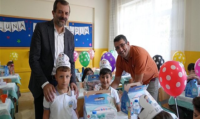 Gürsu Belediyesi, öğrencilere sürpriz hediye dağıttı
