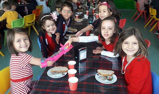 Hatay’da uzuv kaybı yaşayan çocuklara ücretsiz Roboteller sağlanacak