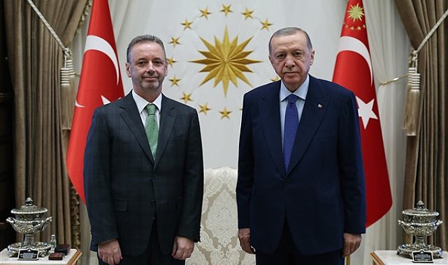 İrlanda Büyükelçisi Mccullagh, Cumhurbaşkanı Erdoğan’a güven mektubunu sundu