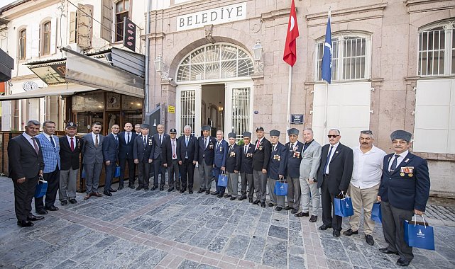 İzmir Büyükşehir Belediyesi Başkan Vekili Özuslu, gazilerle bir araya geldi