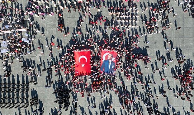 İzmir’de 101. kurtuluş yıl dönümü coşkusu