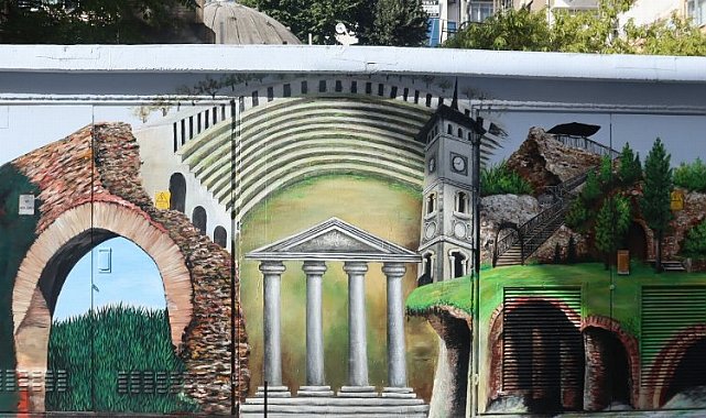 İzmit 3 bin yıllık tarihi duvarlara taşıyor