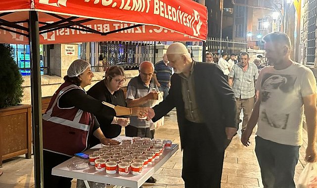 İzmit'in dört bir yanında helva dağıtıldı