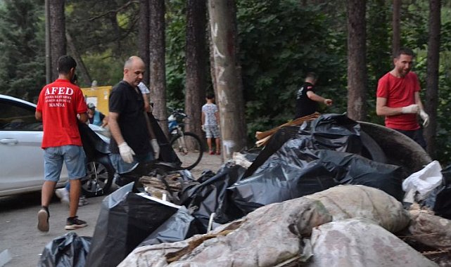 Manisa'da çöpleri 'gönül'den topladılar