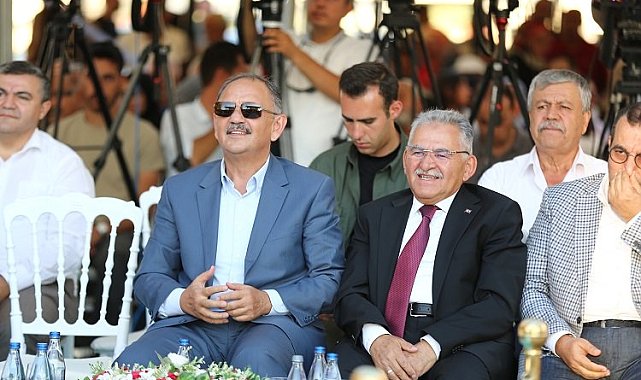Memduh Büyükkılıç'a Bakan Özhaseki'den övgü