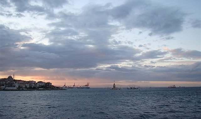 Preveze Deniz Zaferi dolayısıyla İstanbul Boğazı'nda resmi geçit yapıldı