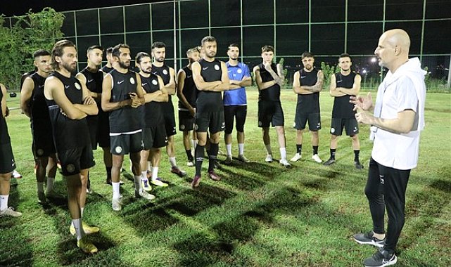 Şanlıurfaspor teknik direktörü Zafer Turan yeniden takımın başına geçti