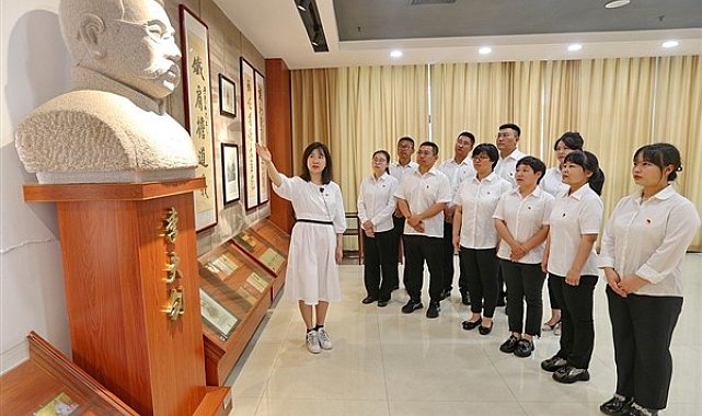 Xi Jinping, kadro eğitimiyle ilgili toplantıya başkanlık etti