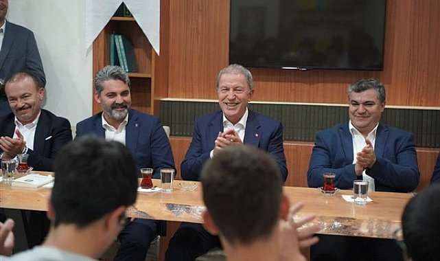 Akar, Talas Gençlik Merkezi'nde öğrencilerle buluştu