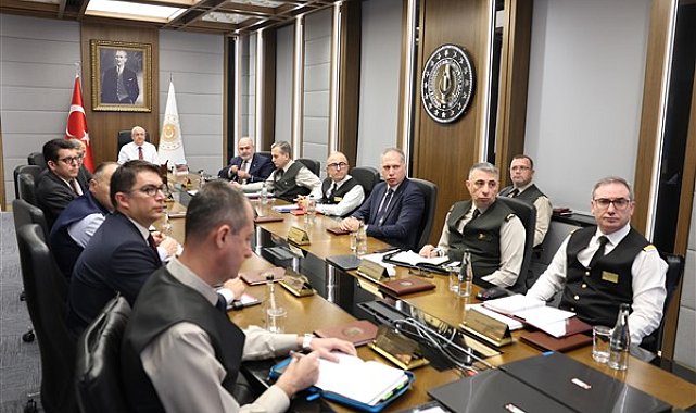 Bakan Güler, yurt içindeki ve sınır ötesindeki komutanlar ile toplantı yaptı