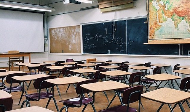 Bakan Tekin, Atatürk Meslek Lisesi ve Uygulama Anaokulunu ziyaret etti