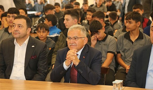 Başkan Büyükkılıç’tan öğrencilerle ’kariyer’ sohbeti