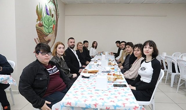 Başkan Hürriyet, 'Anne Eli' tutanlarla buluştu