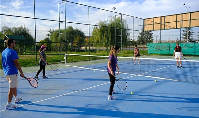 Batıkent Tenis Kortları sporseverlerden uğrak noktası oldu