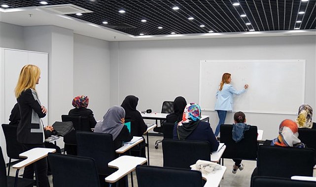Beylikdüzü’nde Okuma Yazma Kursu'nun yeni dönemi başladı