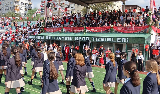 Bornova’da 29 Ekim coşku ile kutlandı