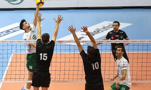 Bursa Büyükşehir voleybolcuları Balkan Kupası'na galibiyetle başladı