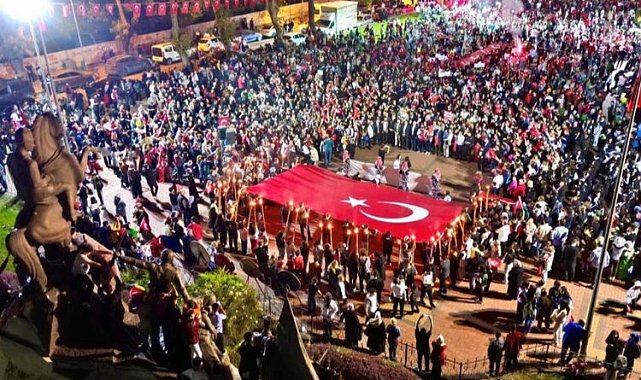 Bursa İnegöl'de coşku caddelere sığmadı