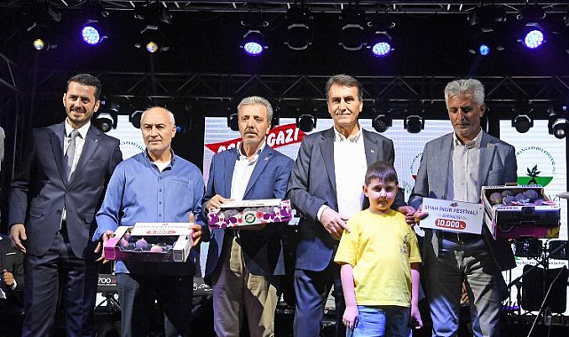 Bursa Osmangazi'de siyah incirler yarıştı