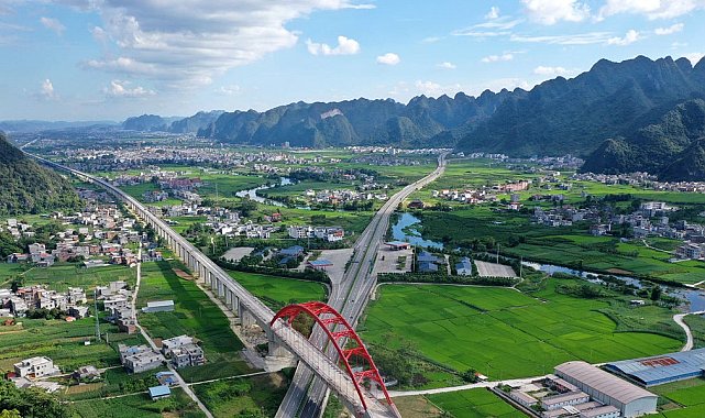 Çin’in kırsal kesimlerinde 97 bin kilometre karayolu yapıldı
