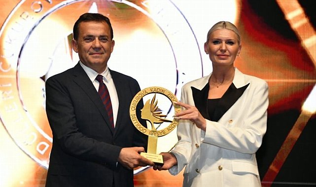 Çukurova Kadın Zirvesi'nden 'yılın belediye başkanı' Bilecik'e