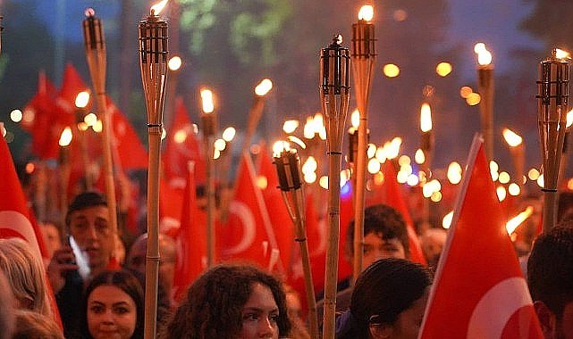Cumhuriyet'in yüzü ayvalık'ta ATATÜRK türkiyesi'ne yakışır kutlamalar...