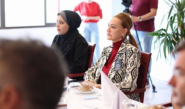 DEÜ rektörü Filistinli öğrencilerle buluştu