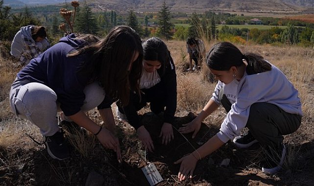 Ereğli’de öğrenciler Cumhuriyet’in 100. yılında 100 fidan dikti