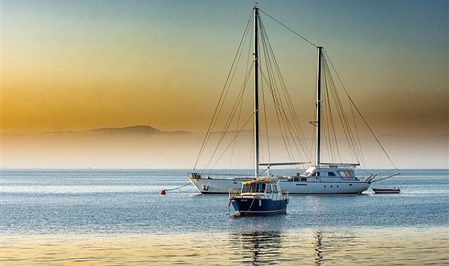 Fethiye Kelebeler Vadisi önlerinde sürüklenen tekne kurtarıldı