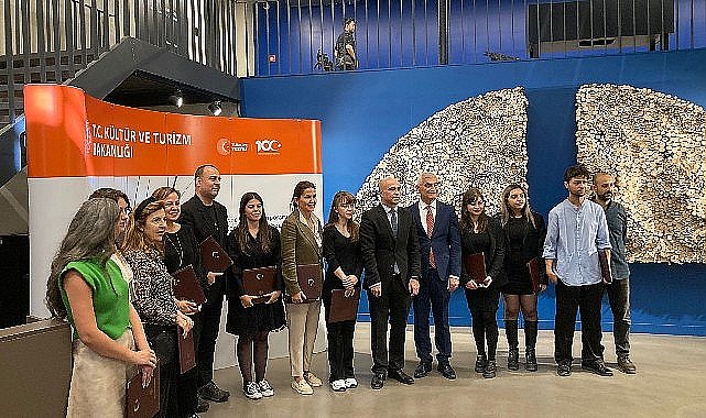Genç sanatçılar eserleri ile izmir kültür sanat fabrikası'nda