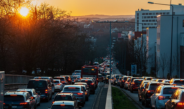İstanbul'da salı günü bazı yollar trafiğe kapatılacak