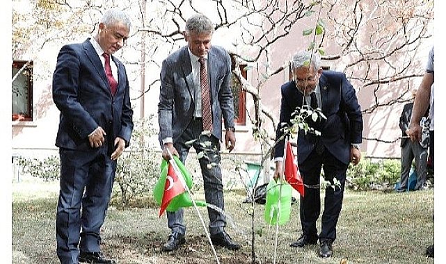 İsviçre büyükelçisi'nden Ankara üniversitesine 100.yıl fidanı