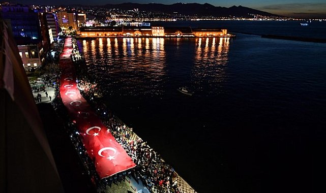 İzmir'de Cumhuriyetin 100’üncü yılı kutlamaları