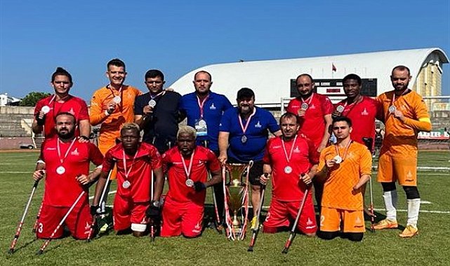 İzmir’in ampute futbol takımı Türkiye ikincisi oldu