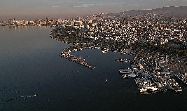 İzmirli sporcular Körfez'in keyfini sürüyor