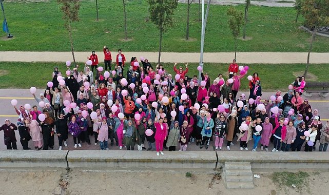 Kadınlardan Kocaeli'de pembe balonlu yürüyüş
