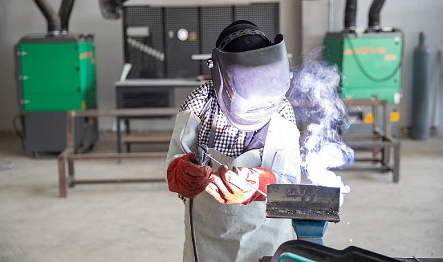 Kadınları 'usta' yapan proje: Kadın kaynakçılar