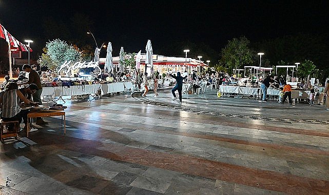 Kemer'de üreten ev hanımları kermesi yapıldı