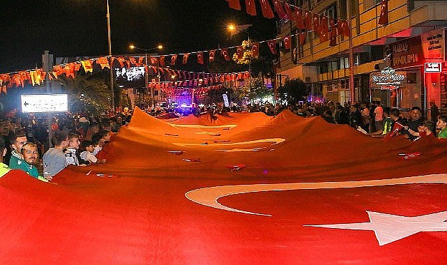 Kınık'ta 100. yıl coşkusu belediye hoparlörüyle sokaklarda yankılandı