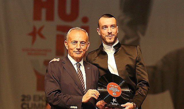 Küçükçekmece'de 100. yıl konserinde Cem Adrian sahne aldı