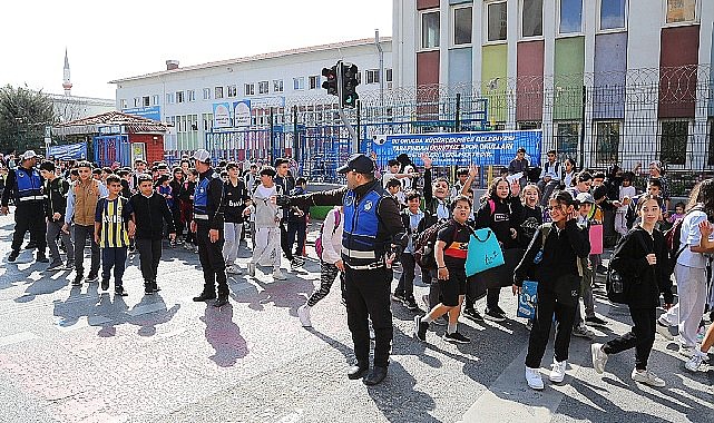 Küçükçekmece Zabıtasından Okul Önlerinde Denetim
