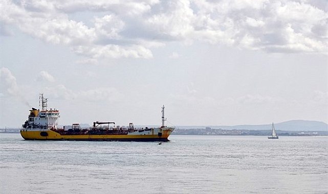Makine arızası yapan Sonata isimli konteyner gemisi, Bozcaada Demir Bölgesi’ne demirledi
