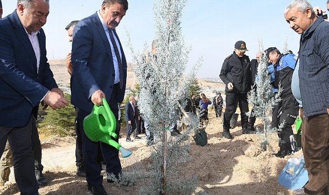 Malatya'da 100. yılda bin fidan toprakla buluştu