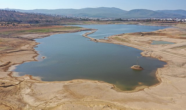 Mumcular'da su bitti baraj kapatıldı