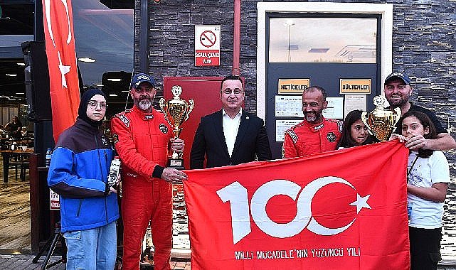 Mustafakemalpaşa'da tarihi kalabalık cumhuriyet coşkusu