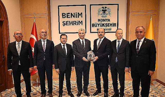 Ticaret Bakanı Ömer Bolat, Konya Büyükşehir Belediye Başkanı Uğur İbrahim Altay'ı ziyaret etti.