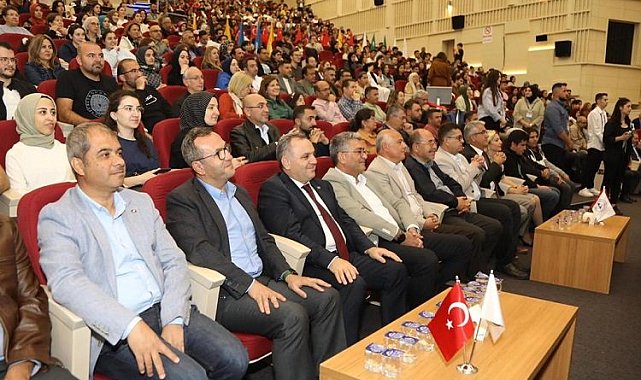 Turan Ethno- Folk Ensemble ERÜ'de sahne aldı