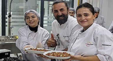 1. Geleneksel Yemek Yarışmasında jüri üyesi şefler, Gebze Beyaz Kalpler Eğitim ve Gelişim Merkezi'nde aşçılık eğitimi gören öğrencilere hayran kaldı